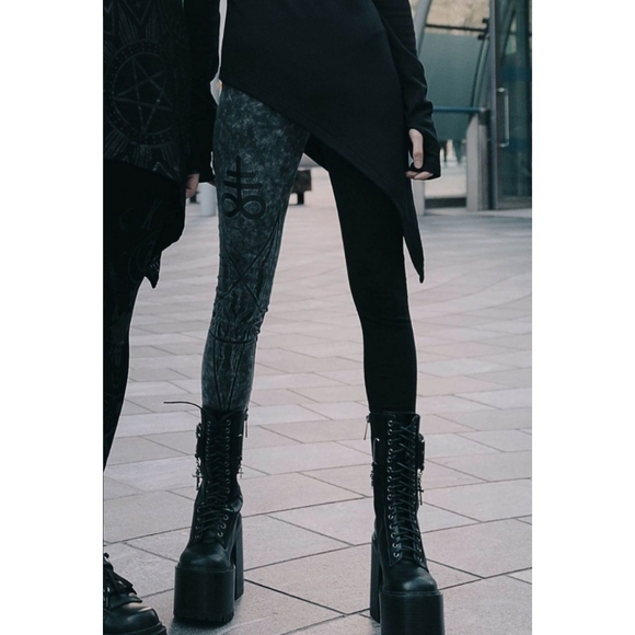 Killstar Witch Leggings ✦ Two-Faced Graphic Stretch ✦ Black & Grey Alt-Core NWT - Picture 4 of 8